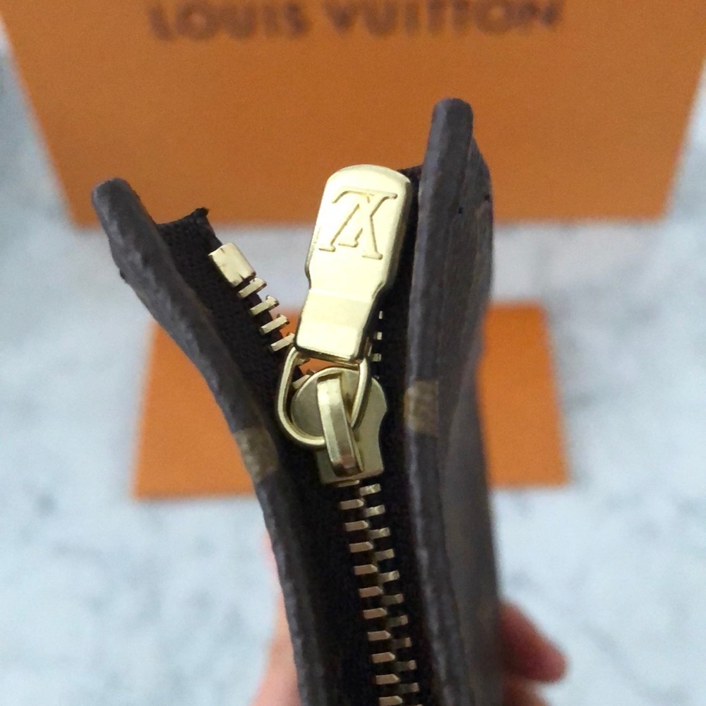 ❌SOLD❌ Louis Vuitton toiletry 26 - Picture 5 of 6